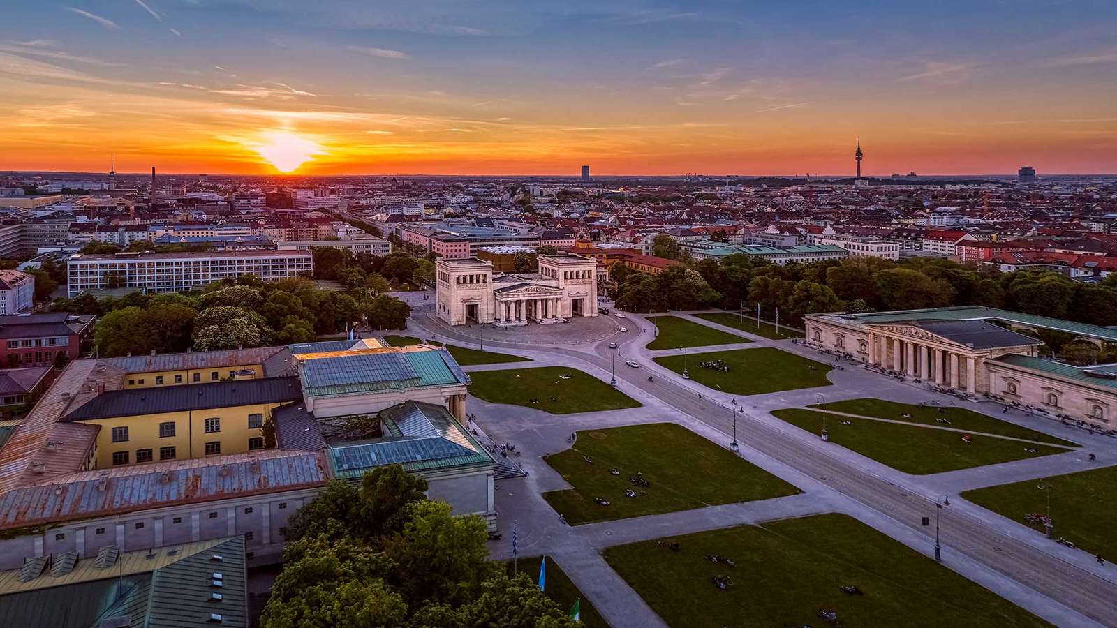 Das Open-Air-Kino für bis zu 5.000 Besucherinnen und Besucher startet im August am Königsplatz