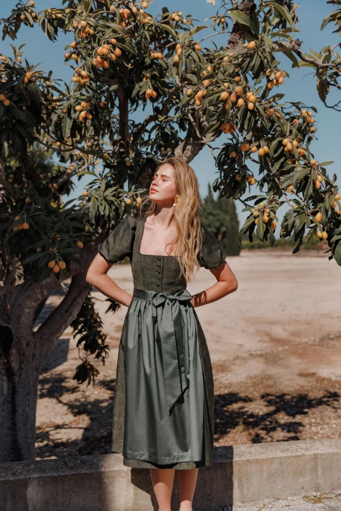 LIMBERRY_Dirndl-Vina-Shaded-Woods_749€ - IN München - Das Stadtmagazin