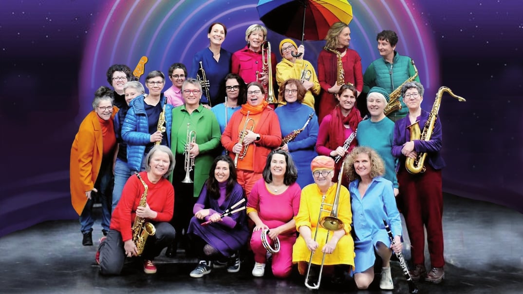 Groove Sistaz – „We Are Family“