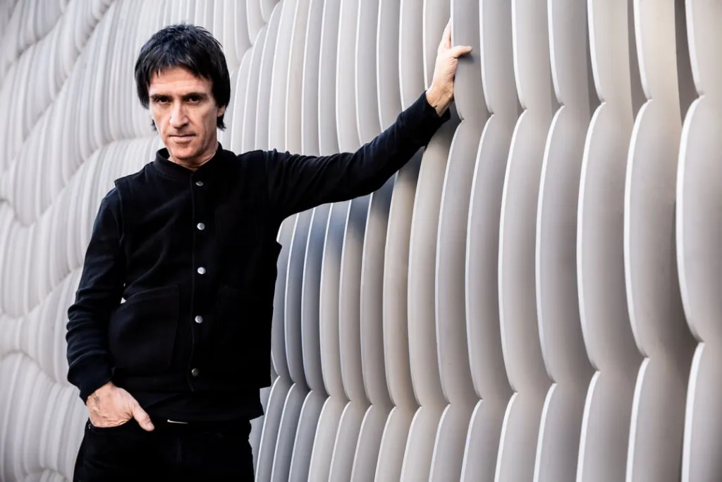 ea011ea-054958-e7f1a265b04a57b0c2cbfb69a0ff15ebe85a1b2d-johnny-marr-3-24348.webp - IN München - Das Stadtmagazin