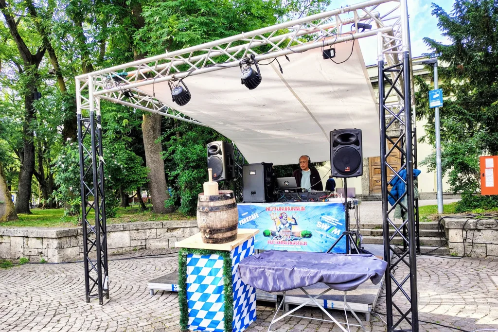 neptunbrunnen-dj-aw - IN München - Das Stadtmagazin DJ-Area Kulturbiergarten Neptunbrunnen