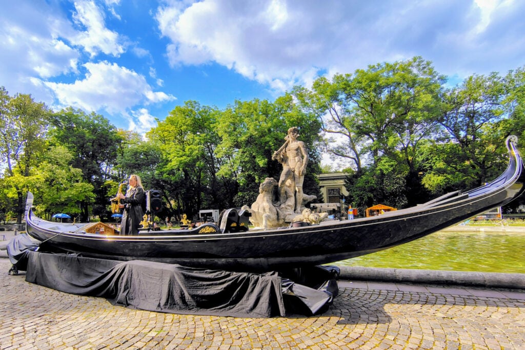 neptunbrunnen-gondel-aw - IN München - Das Stadtmagazin Gondel vorm Neptunbrunnen