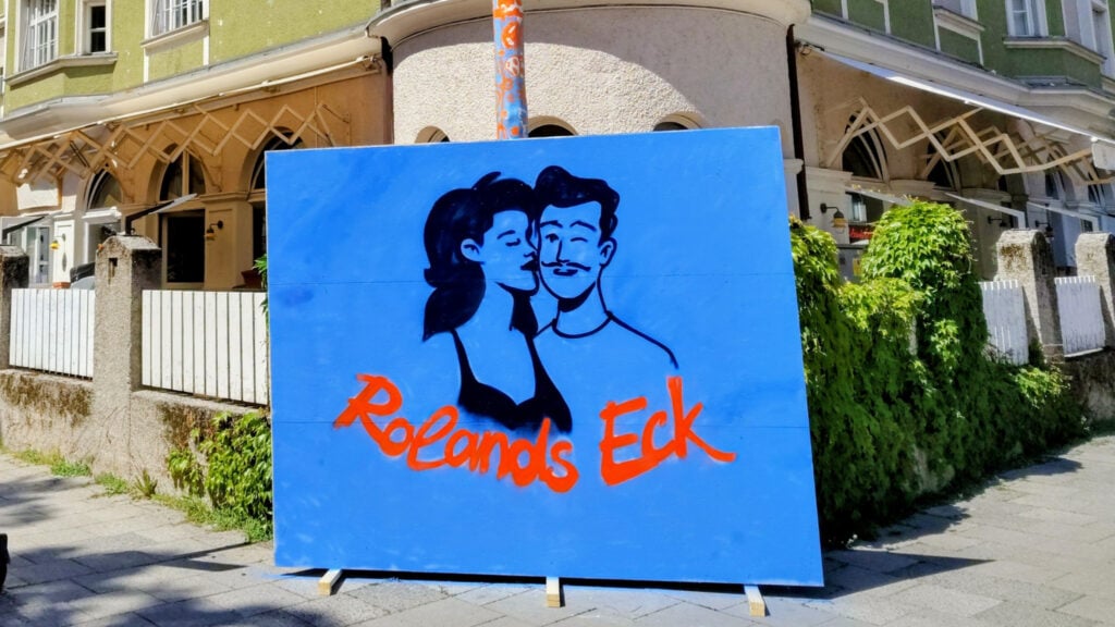 rolandseck-schild-aw - IN München - Das Stadtmagazin Nicht zu übersehen: Rolands Eck