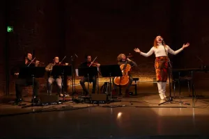 Brigitte Hobmeier & nouWell cousines am 5./6.1. im Fraunhofer