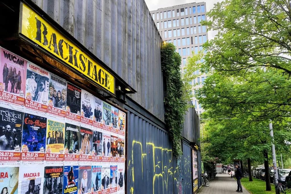 backstage-aussen2-aw - IN München - Das Stadtmagazin Backstage von außen