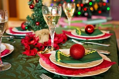 90086da-100836-7b79a8392708da9710aca31b00b343cc54ae3433-christmas-table-1909796-1280b.webp - IN München - Das Stadtmagazin
