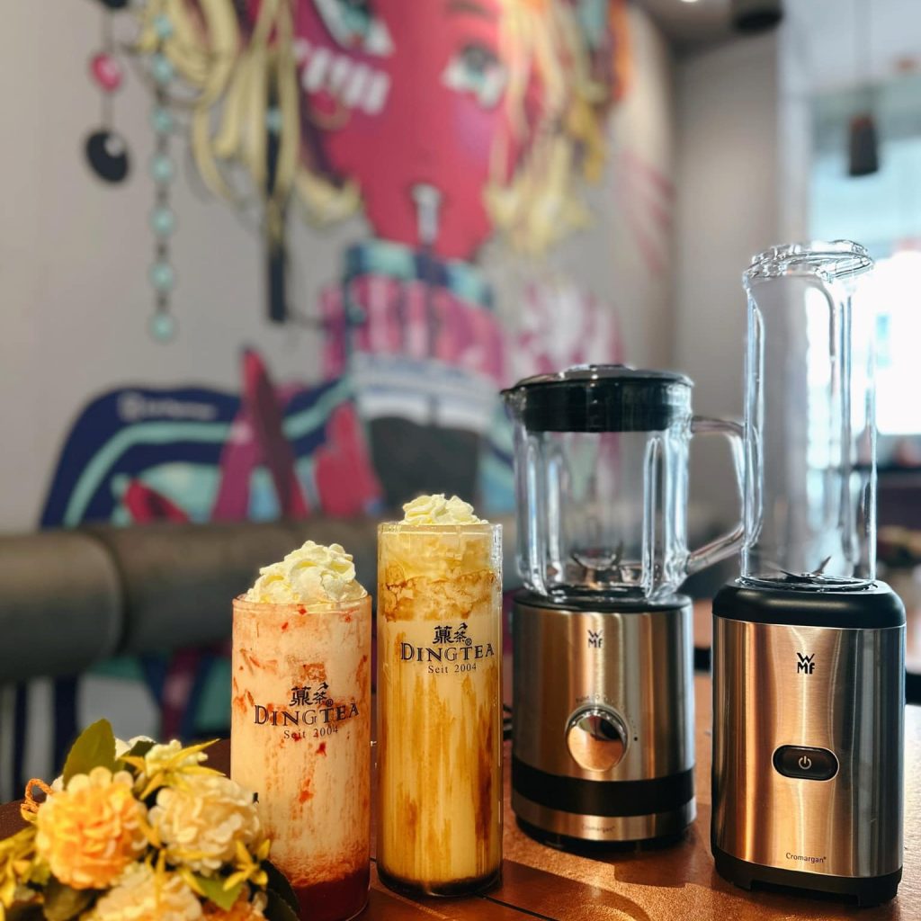 Farbenfrohes Interieur im Ding Tea