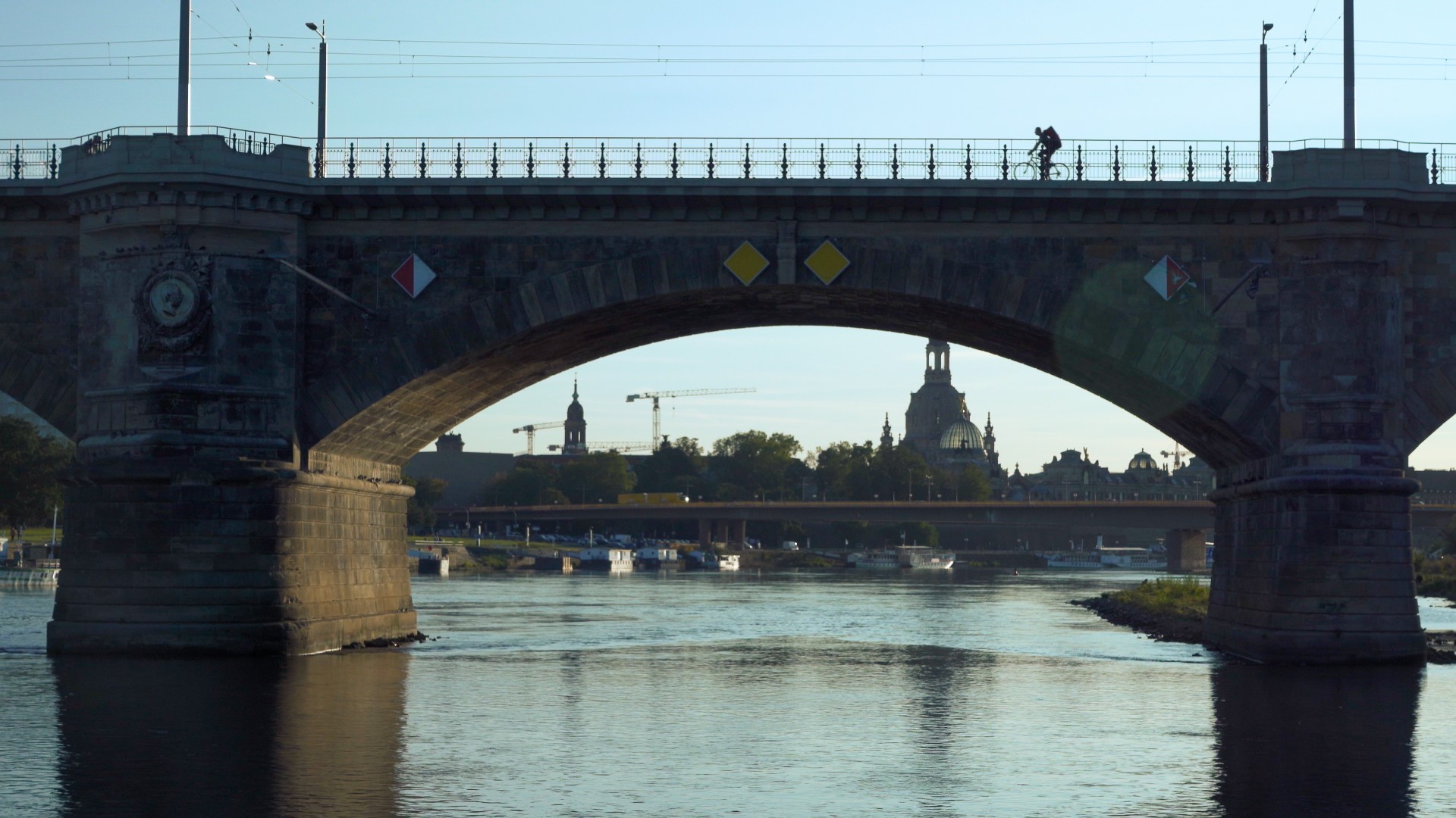 5b857f4-p-310965-print9.jpg - IN München - Das Stadtmagazin Bilder aus Wir, die Wolfs