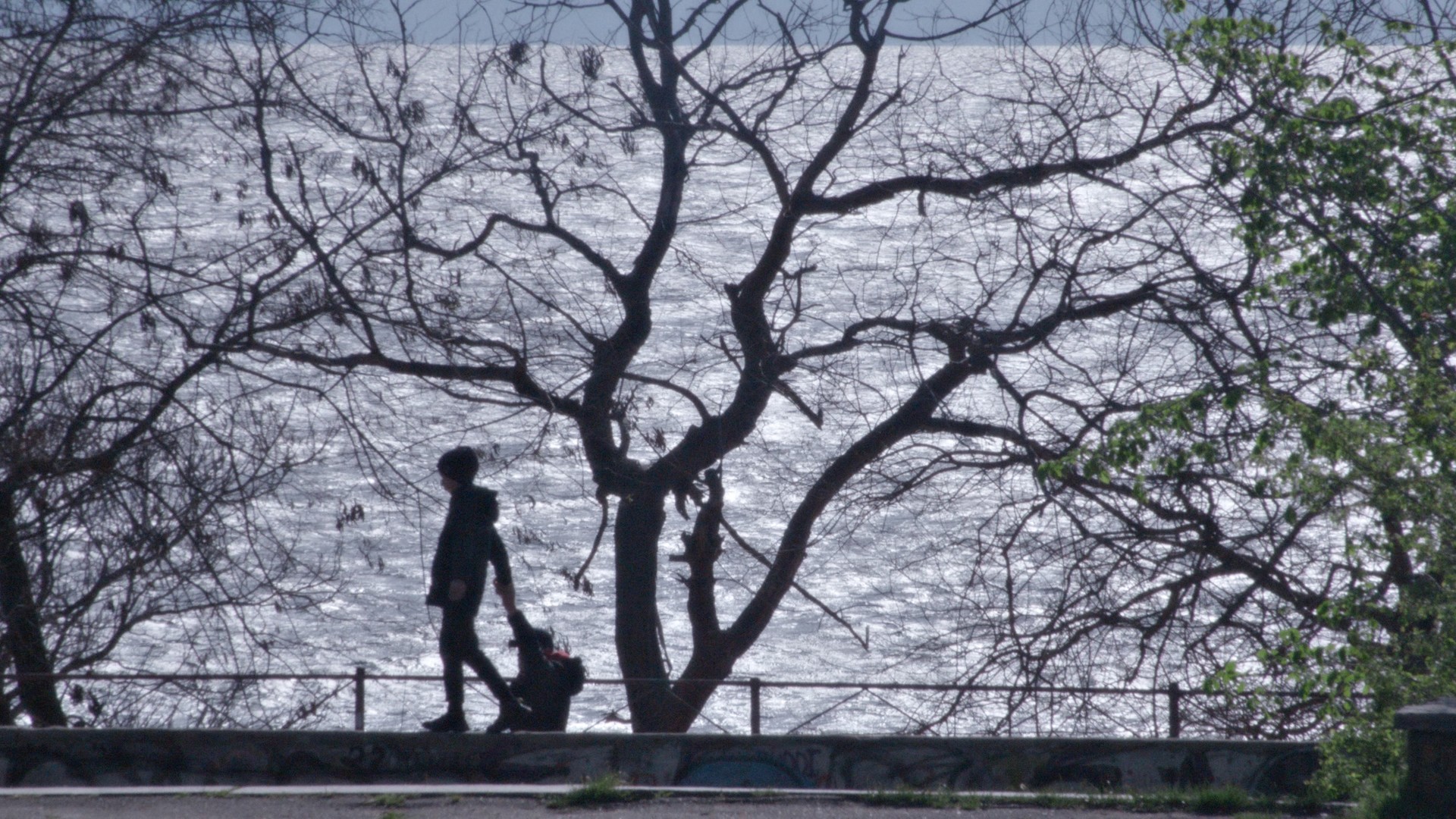 693cac6-p-310156-print3.jpg - IN München - Das Stadtmagazin Bilder aus When Lightning Flashes Over the Sea