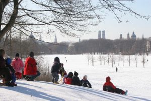 Raus an die frische Luft: Die besten Outdoor-Tipps für Kinder in München im Winter