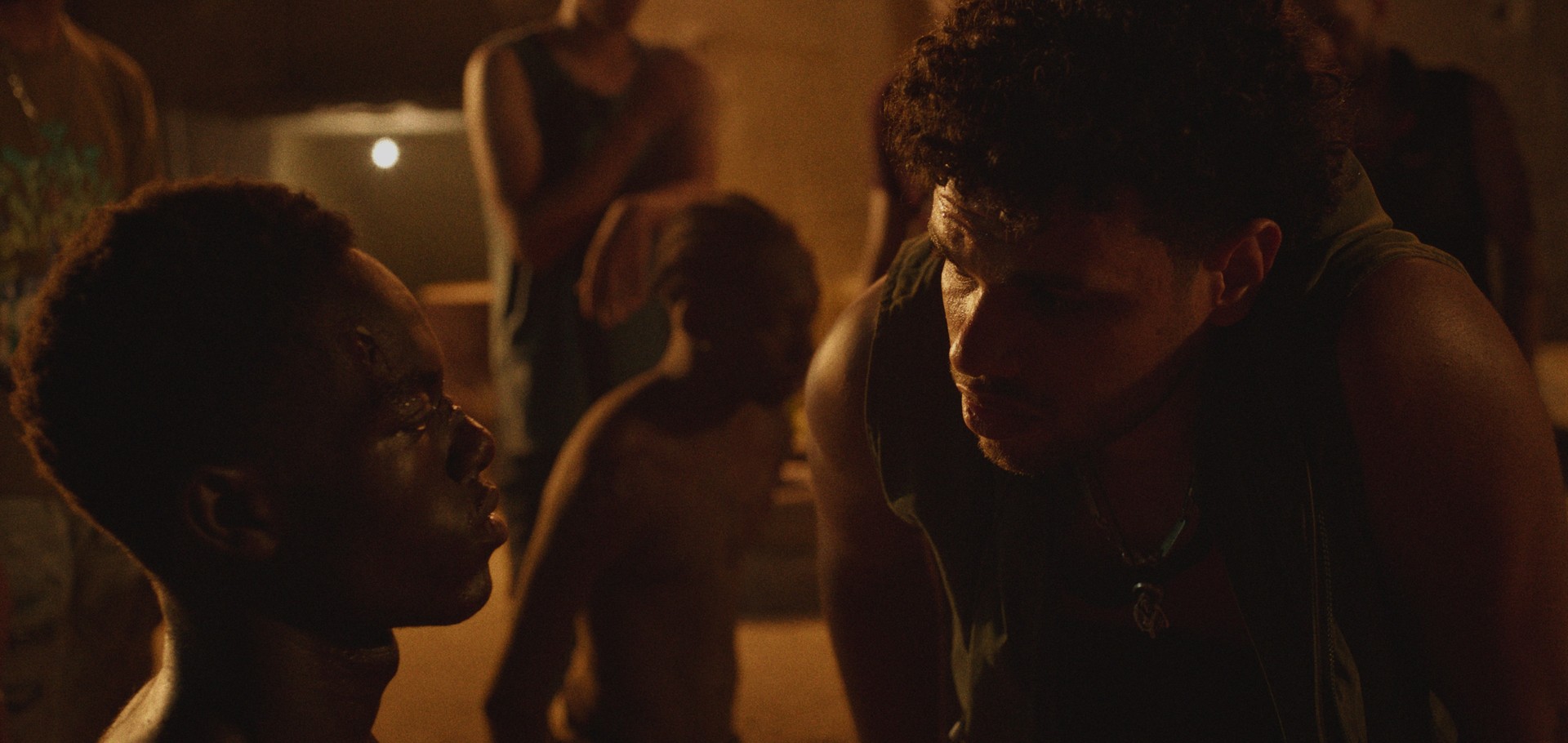 Bilder aus Aisha Can't Fly Away