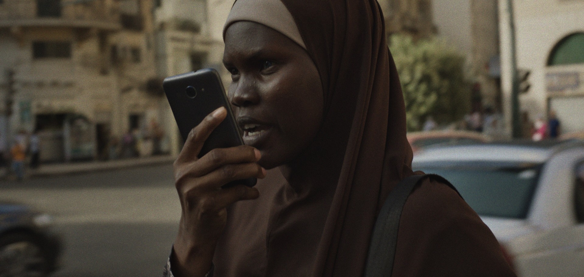 Bilder aus Aisha Can't Fly Away