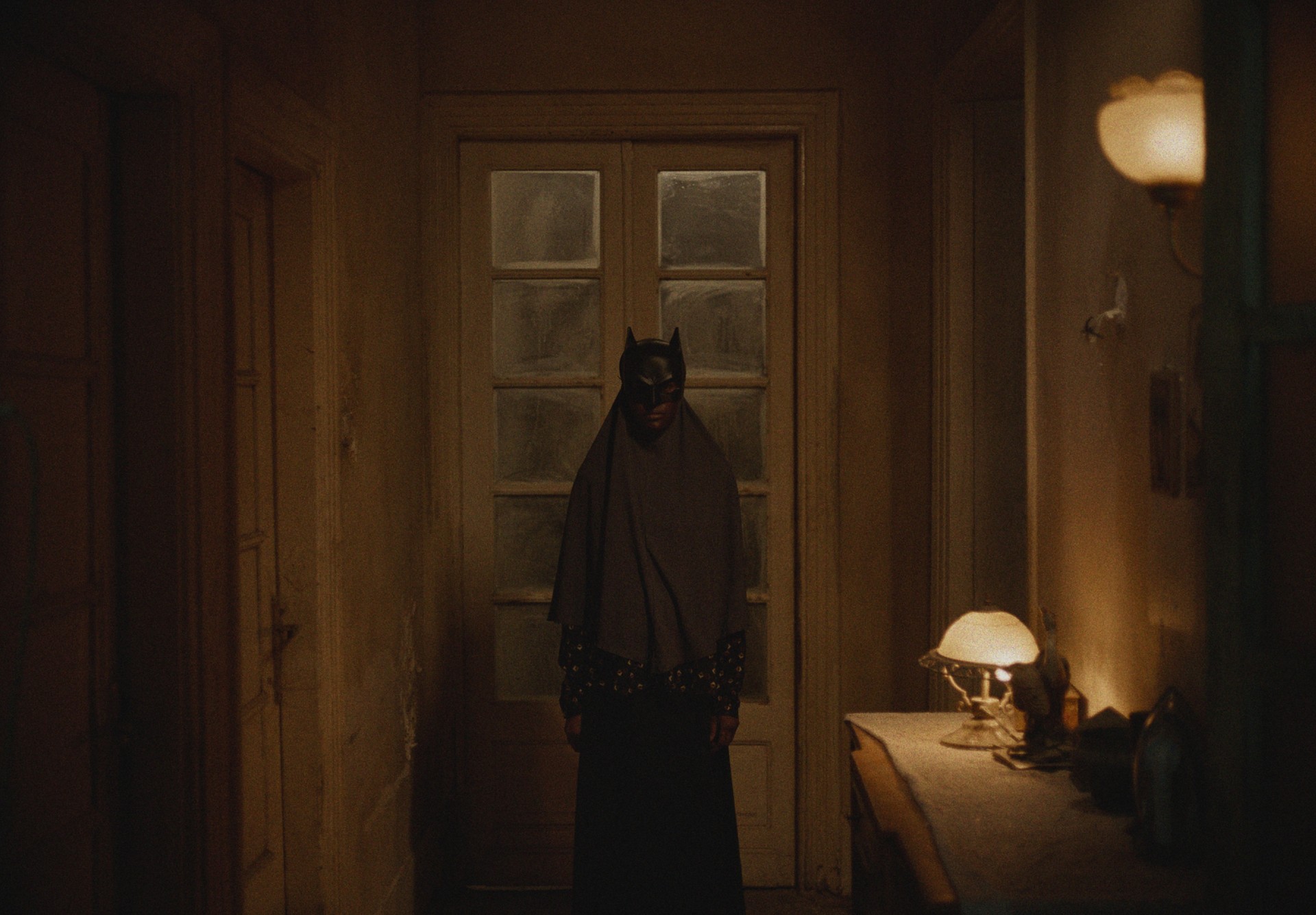 Bilder aus Aisha Can't Fly Away