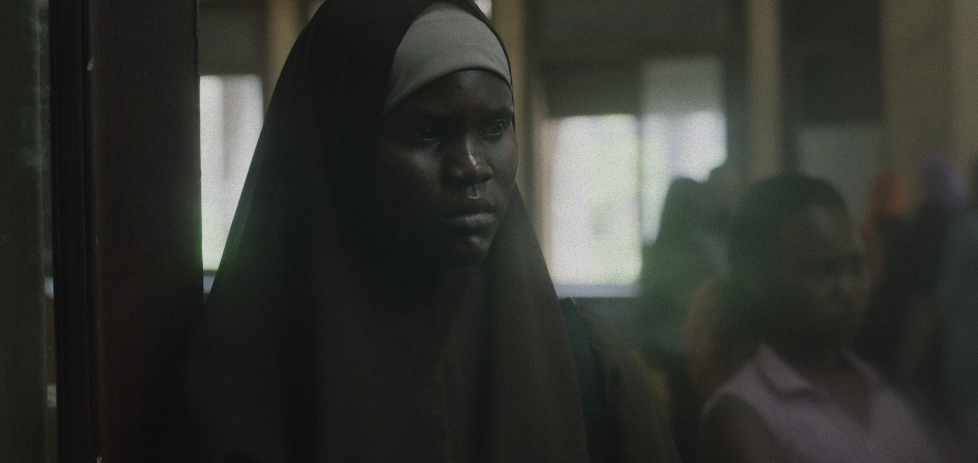 Bilder aus Aisha Can't Fly Away