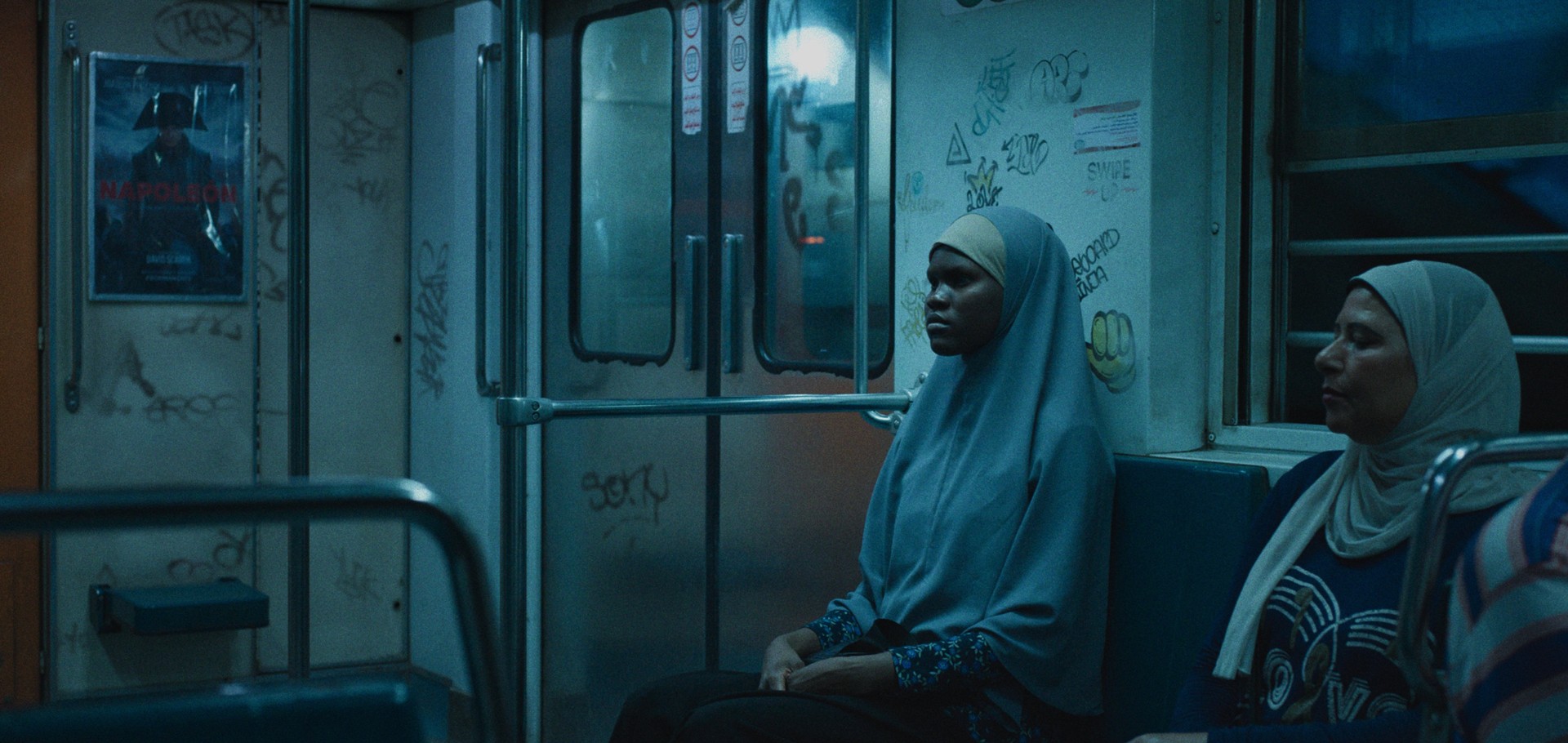 Bilder aus Aisha Can't Fly Away