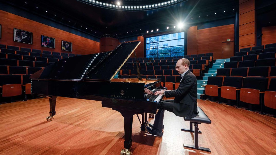 Steinway Prizewinner @Bergson: Seth Schultheis