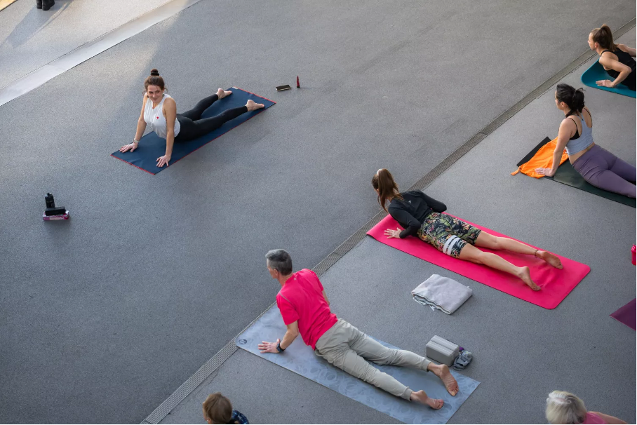 Pop Up Yoga in der BMW Welt