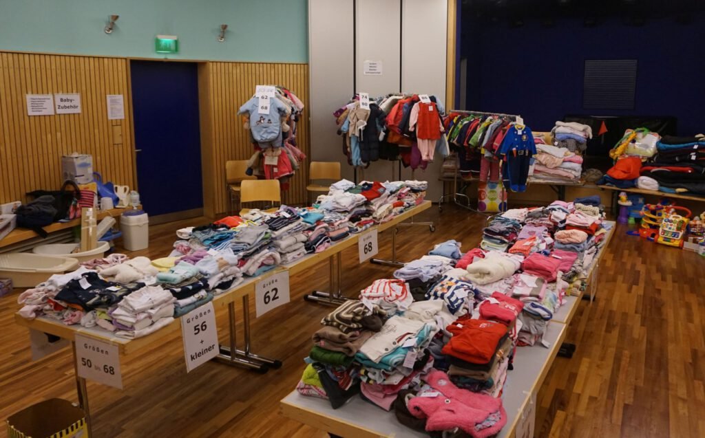 Sortierter Kindersachenbasar St. Thomas Frühling / Sommer