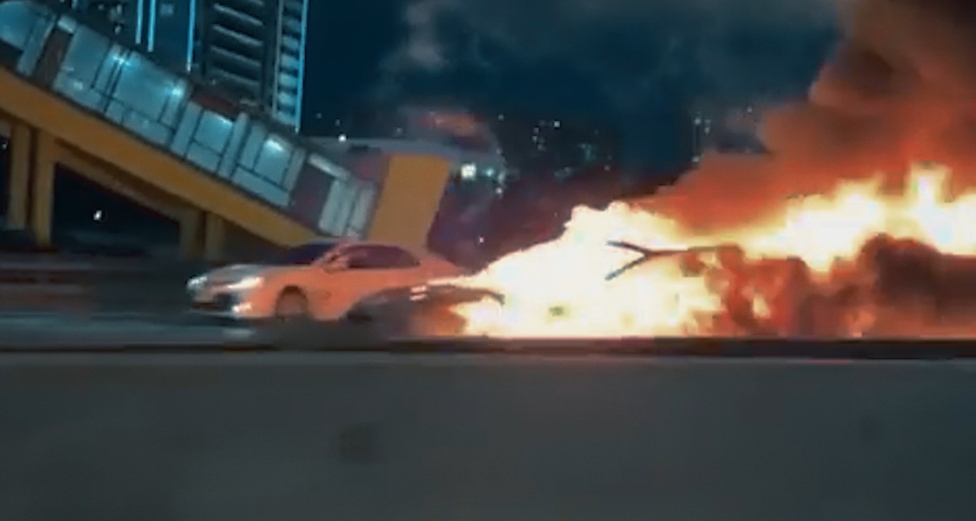 Bilder aus Elon Musk Uncovered - Das Tesla Experiment