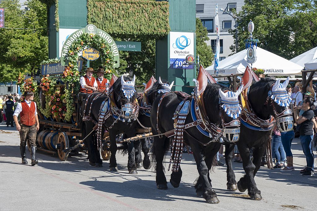 Einzug der Brauereien und Festwirte