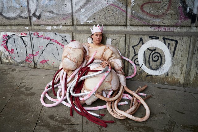 Anna Heller – Musikperformance in ‚Sichtbar. Verknüpft. Frei.‘