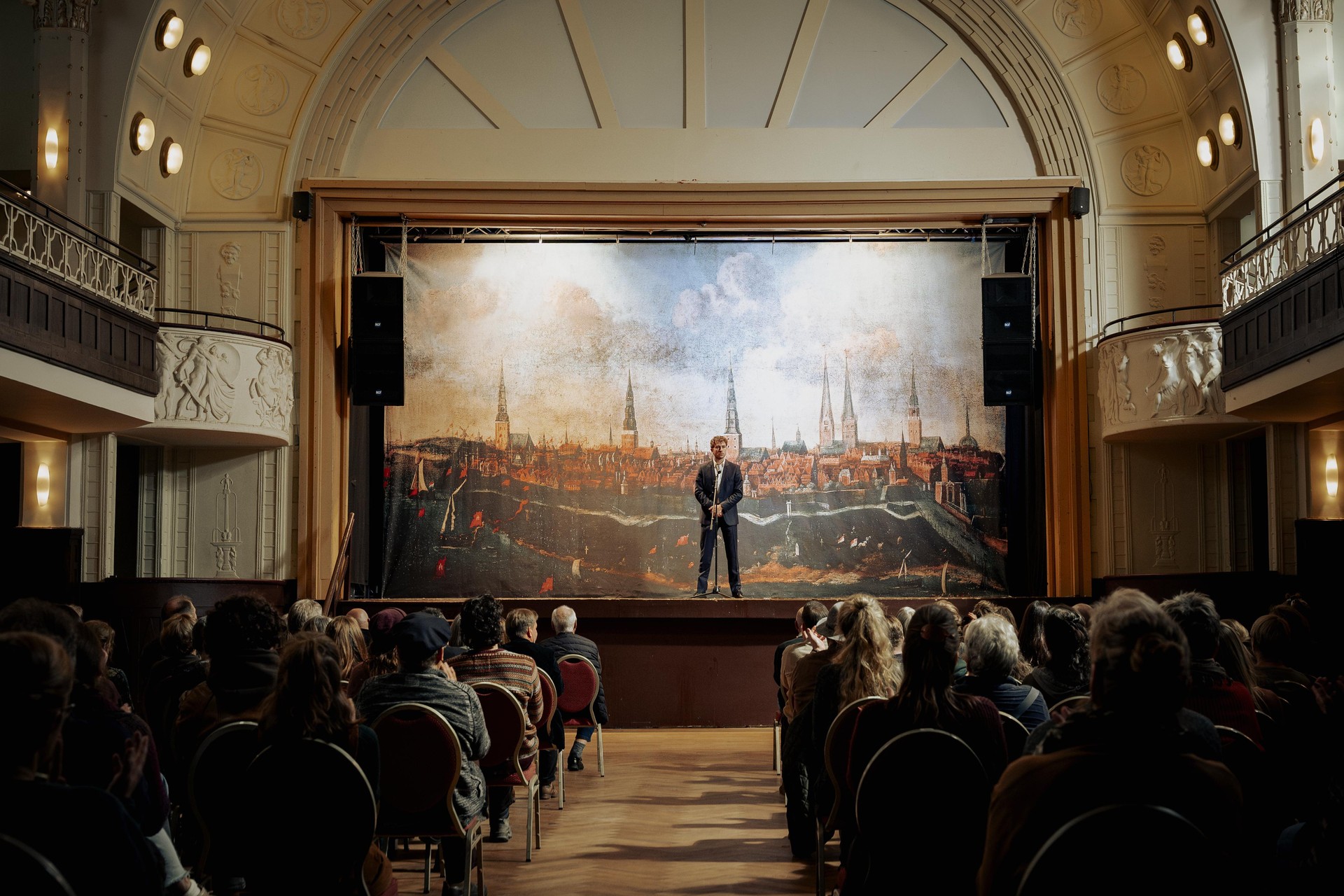 da5fc85-p-310220-print6.jpg - IN München - Das Stadtmagazin Bilder aus Der Schimmelreiter