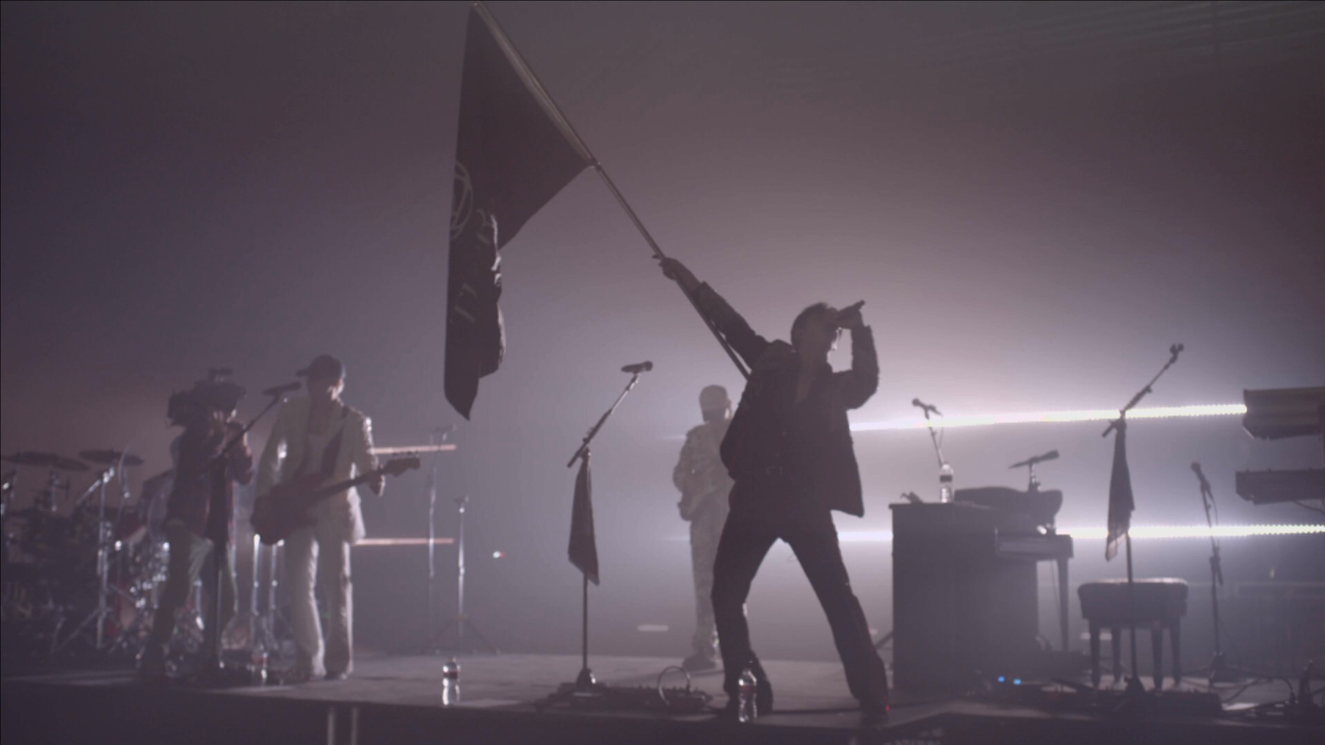 Bilder aus The Rose: Come Back to Me