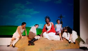 Theater im Mai: Sorgsam ausgeleuchtet