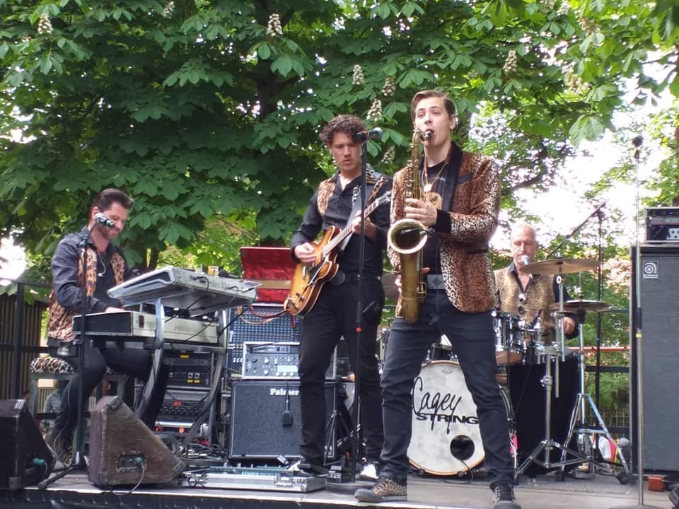 Cagey Strings im Biergarten