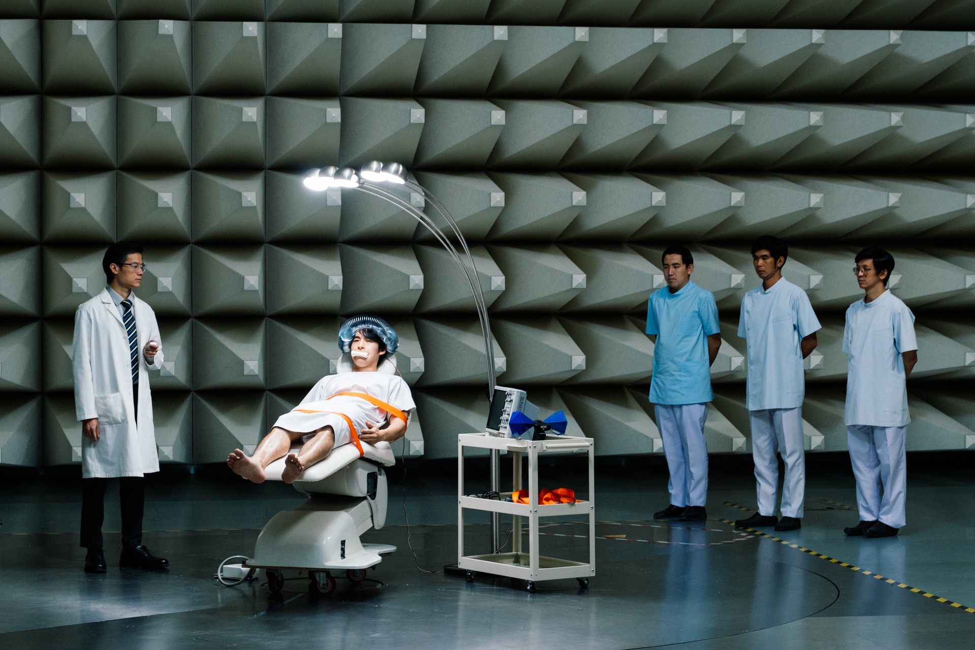 Bilder aus A Useful Ghost