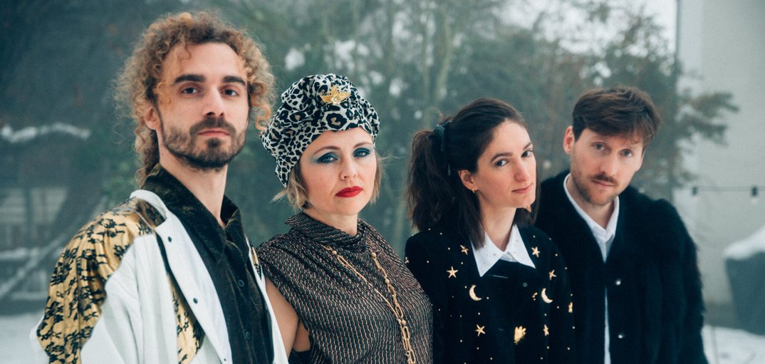 Die Nowak und die Leute aus der Raucherpause