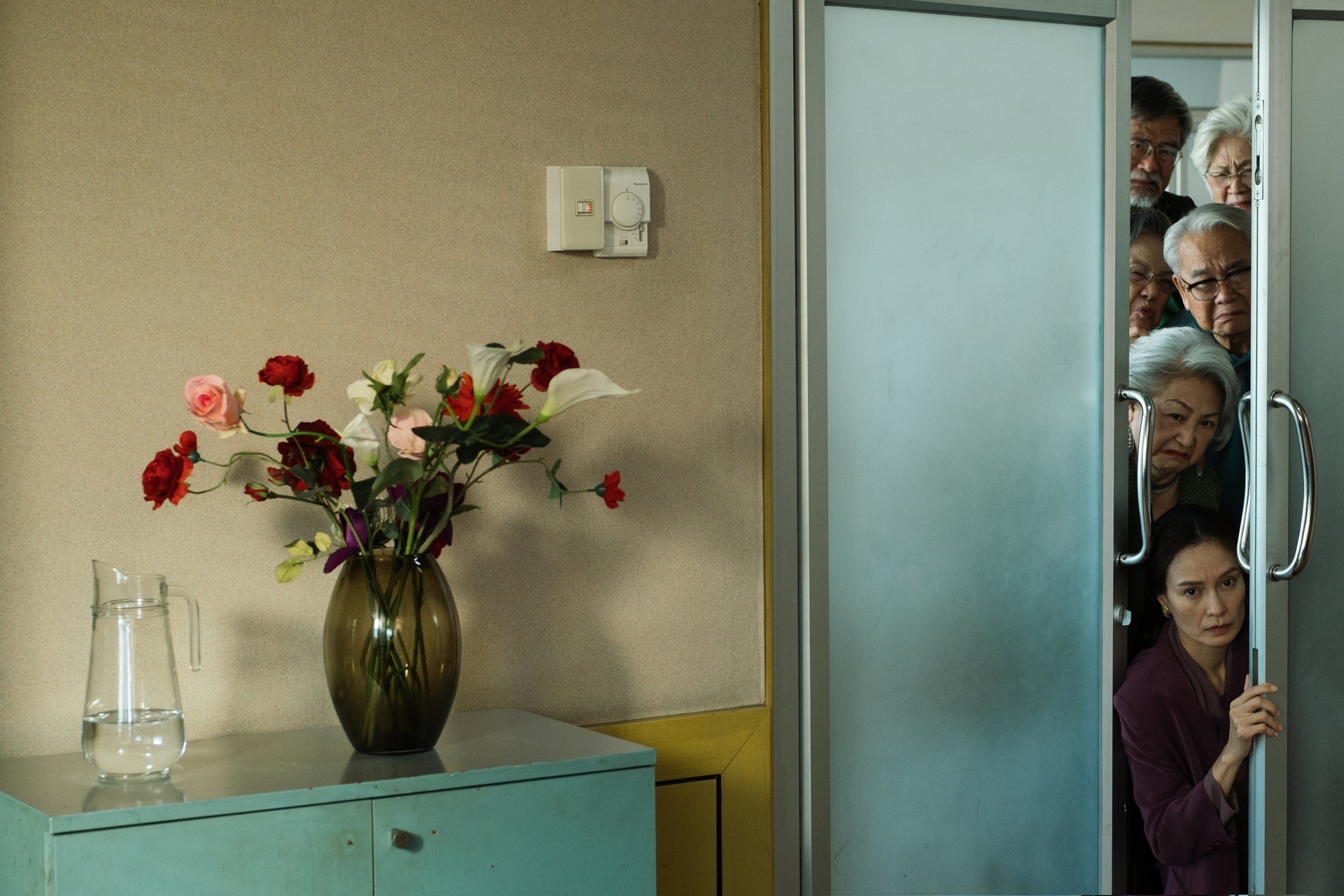 Bilder aus A Useful Ghost