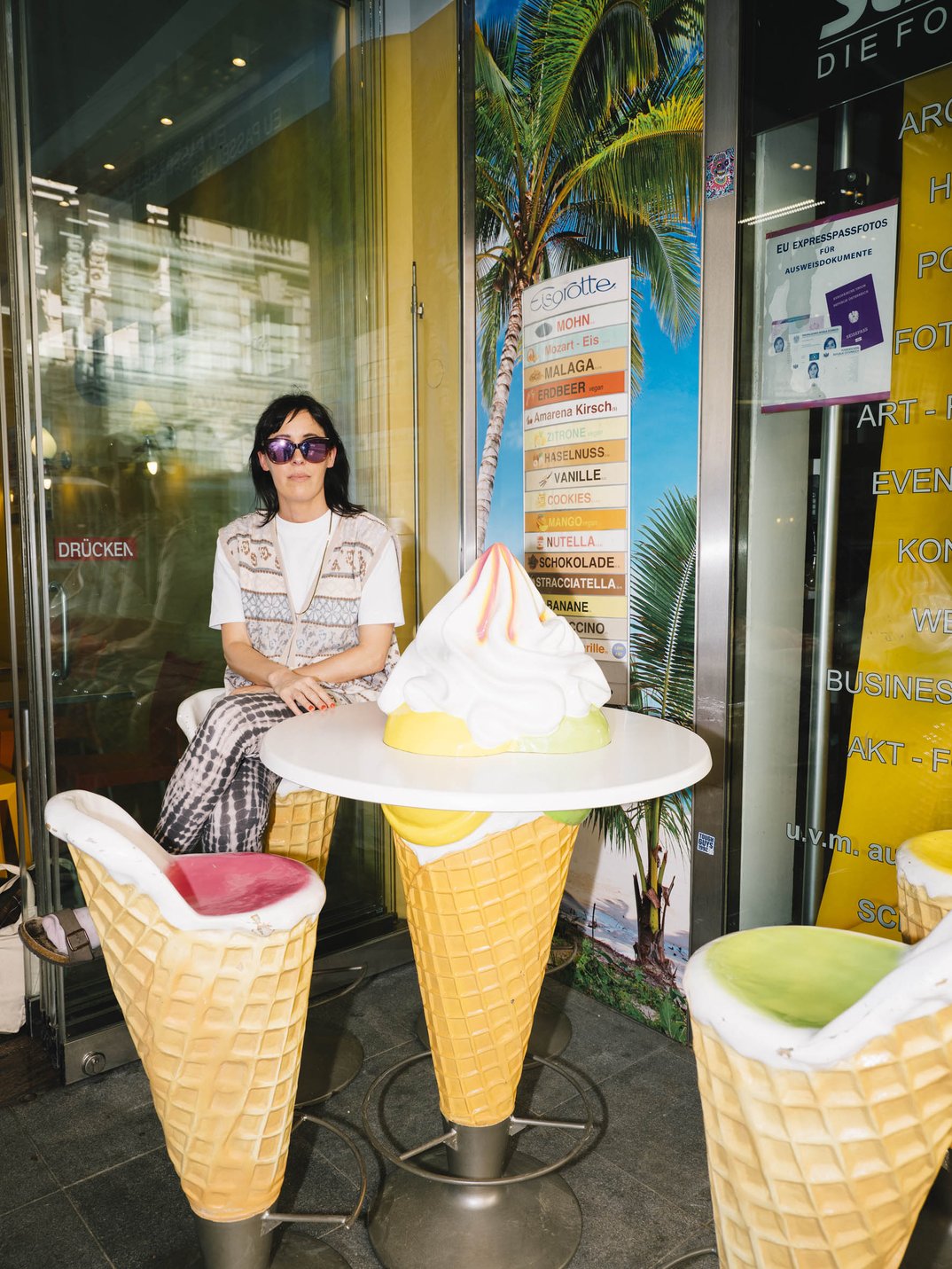 Eva Karl Faltermeier – Ding Dong