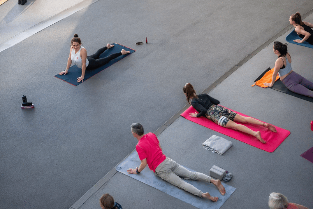 Pop Up Yoga in der BMW Welt