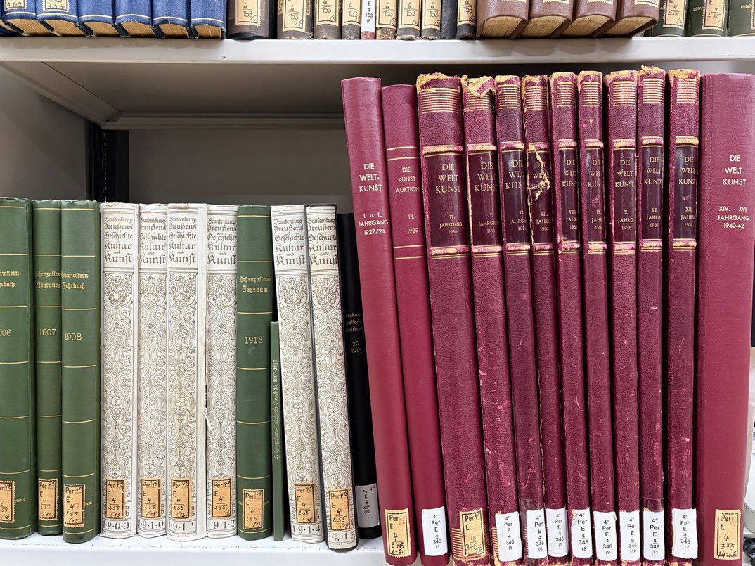 Provenienzforschung am ZI – Die Bestände der Bibliothek und Photothek