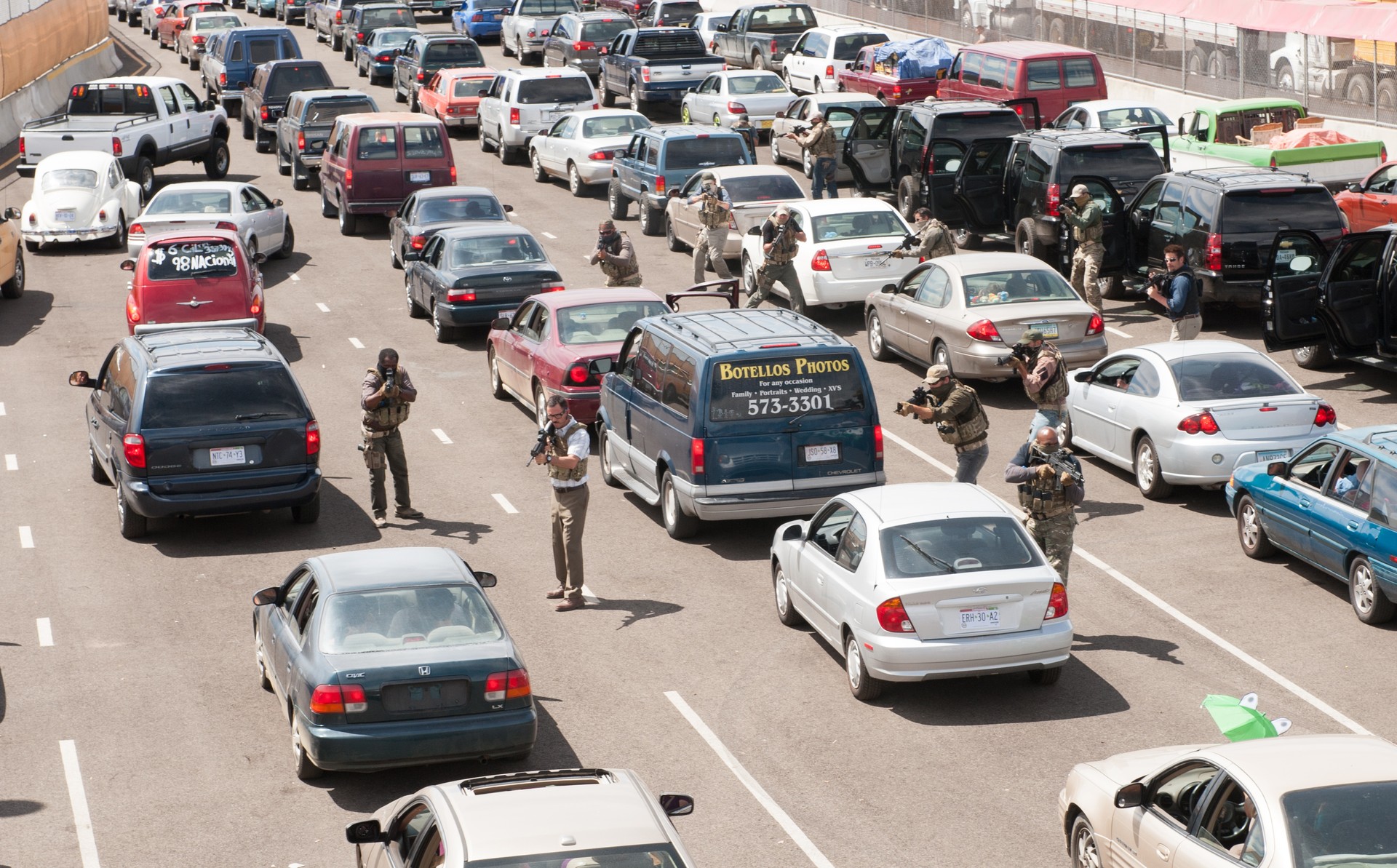 e9915a5-p-228106-print8.jpg - IN München - Das Stadtmagazin Bilder aus Sicario