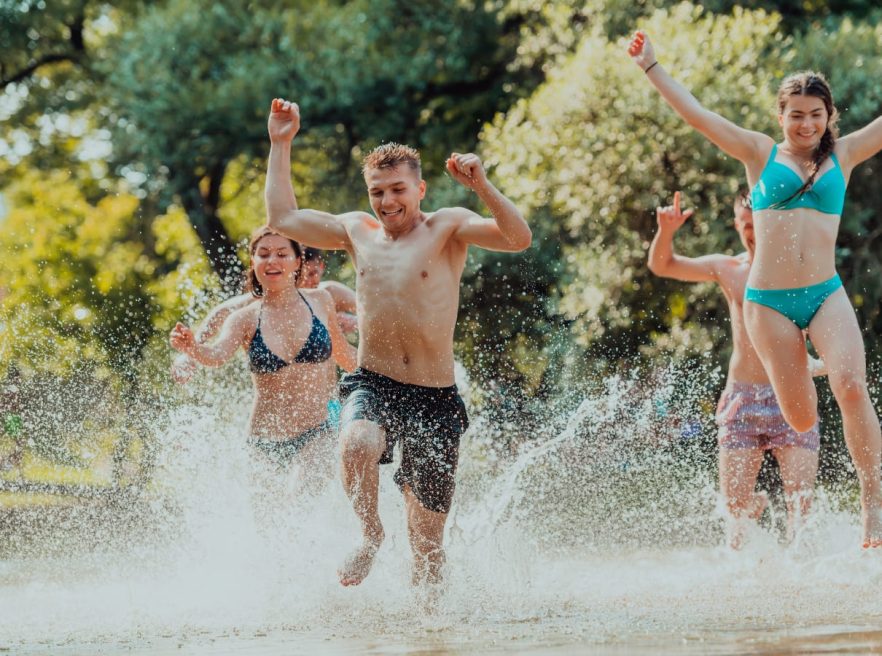 Steinsee in Moosach: warmer Badesee mit Strandbad und Biergarten