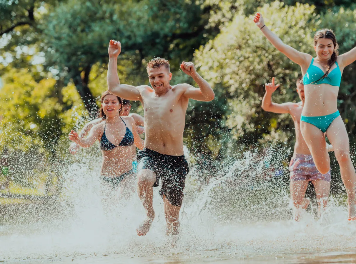 Steinsee in Moosach: warmer Badesee mit Strandbad und Biergarten