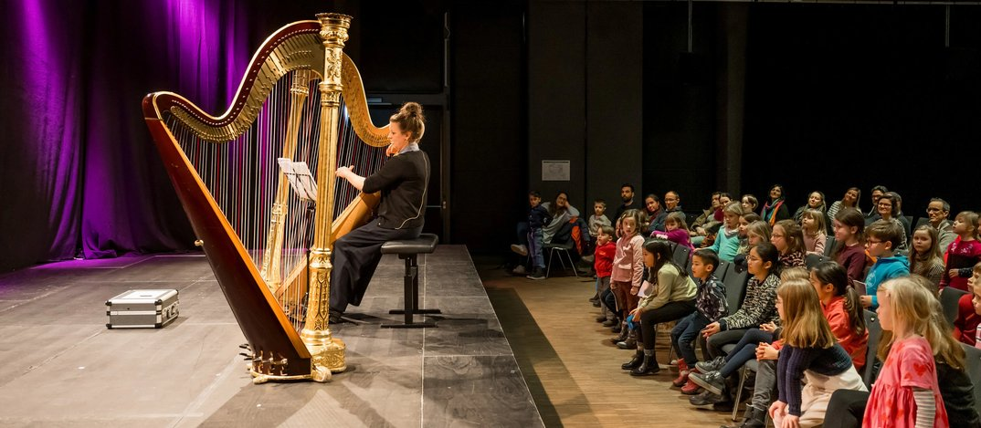 Münchner Philharmoniker: Saison 2025/26 – Profis zum Anfassen – Harfe