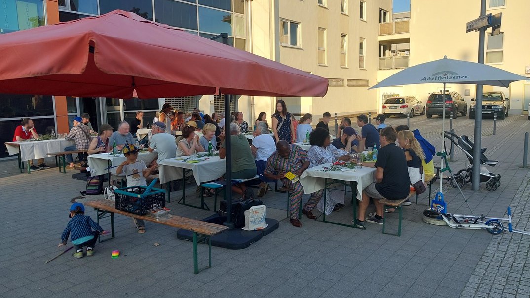 Stadtteildinner „Gemeinsam am Tisch – Vielfalt teilen, Leben“