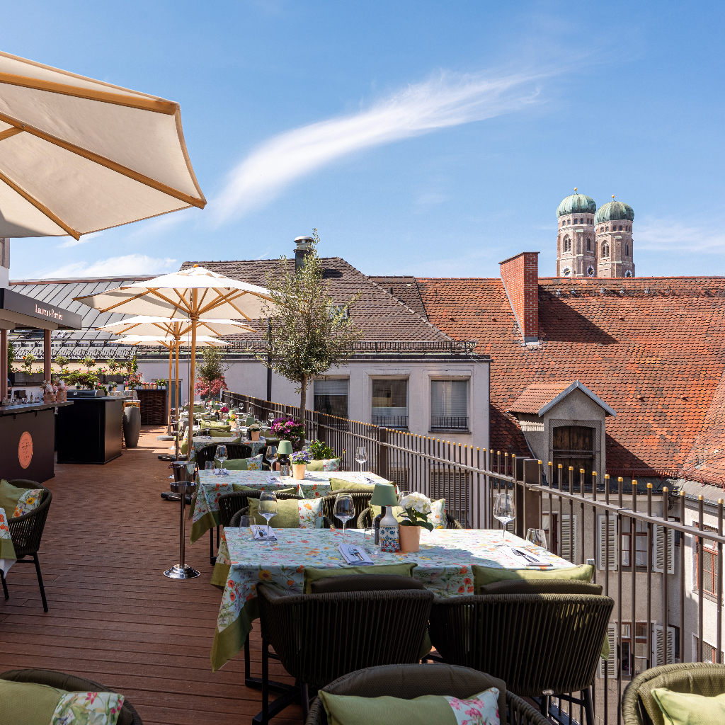 Louis München Rooftop mit Blick auf die Frauenkirche