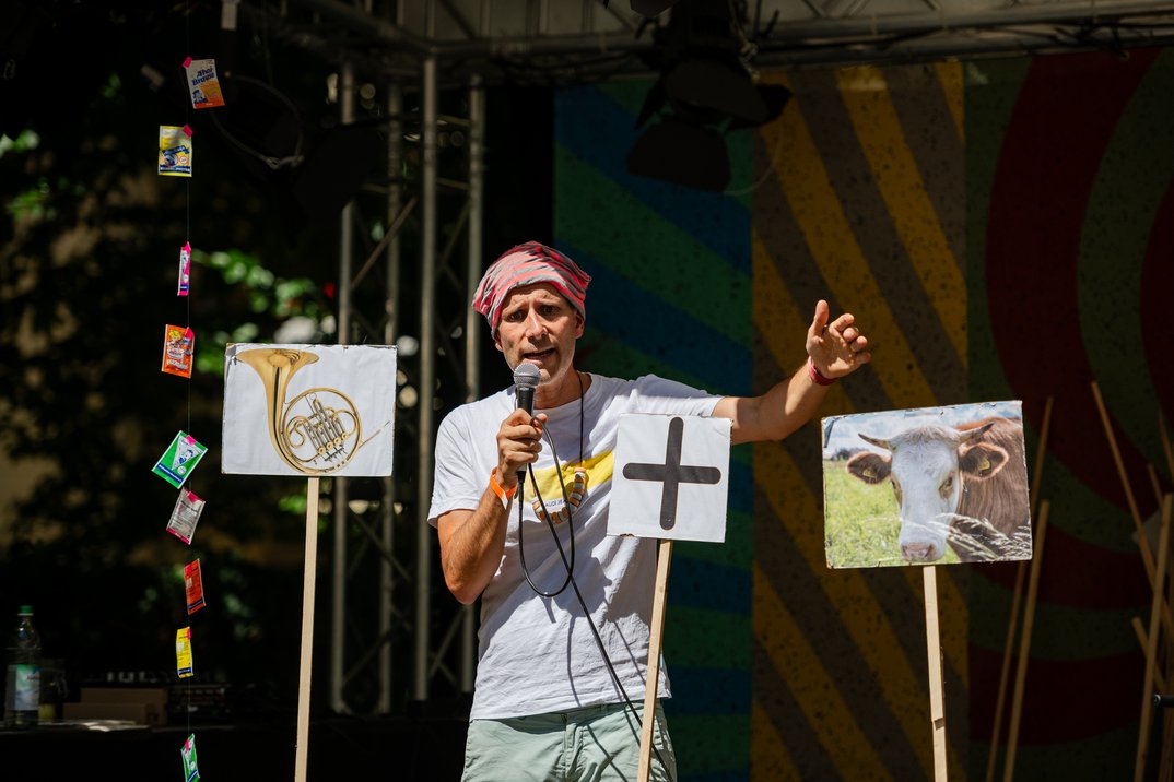 Brandneue Bärenwitze, Schimpfworträtsel und Witzemerktricks