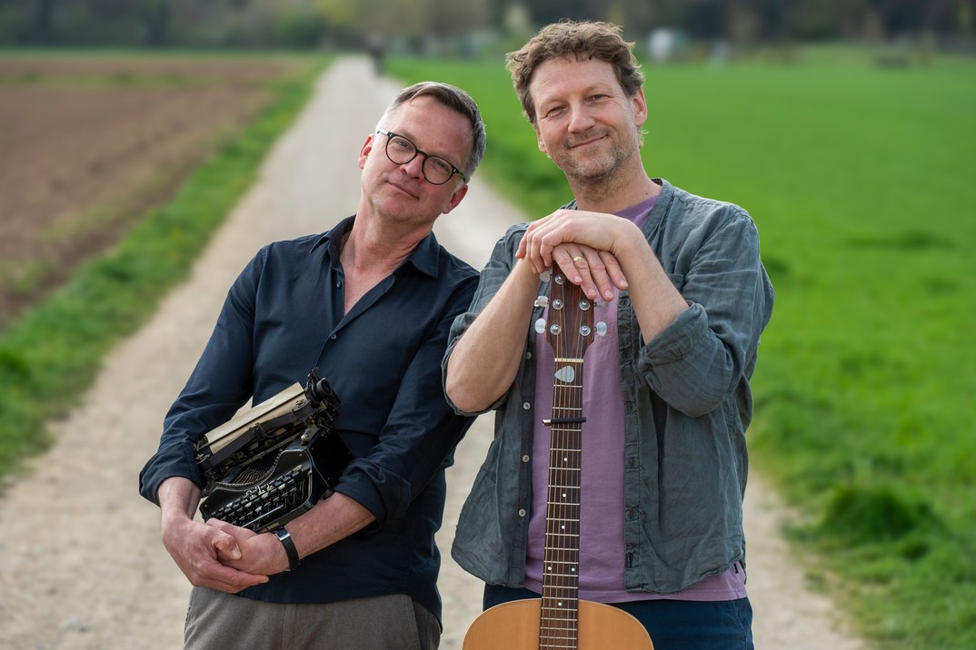 Kiefersauer macht lustig. Und Thomas ungert herum