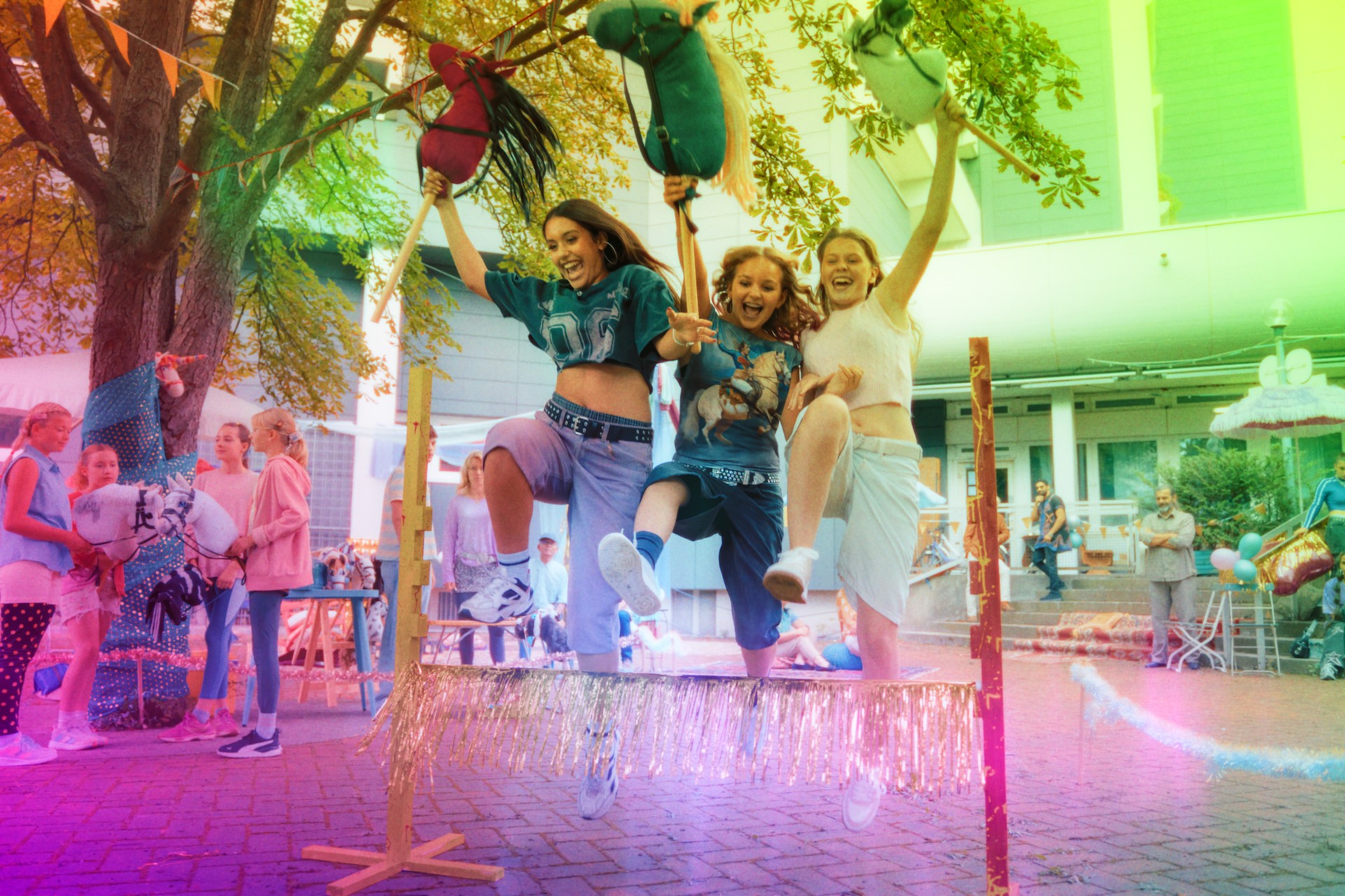 cf2a70b-p-313179-print2.jpg - IN München - Das Stadtmagazin Bilder aus Pferd am Stiel