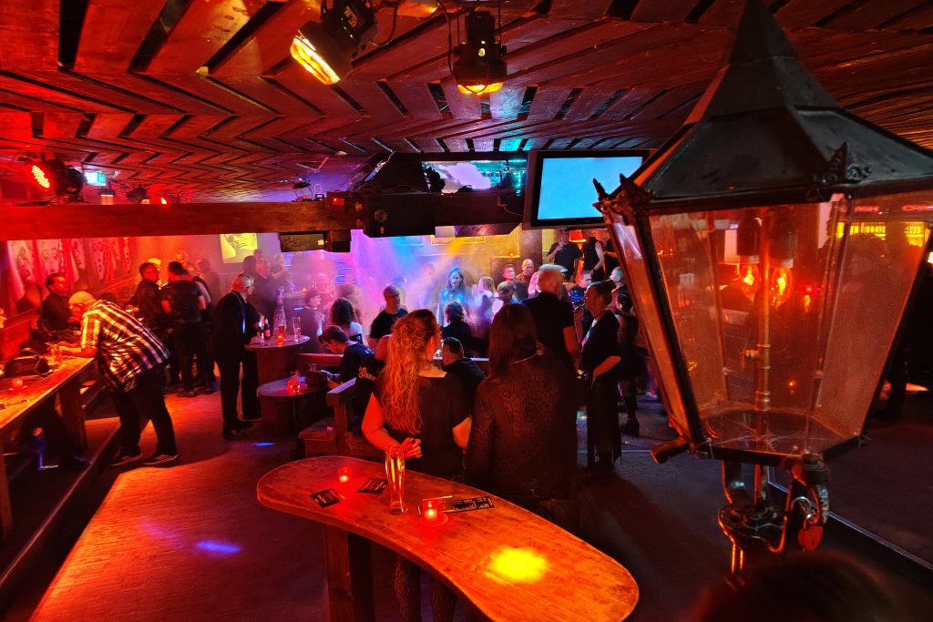 crash-aw2 - IN München - Das Stadtmagazin Crash