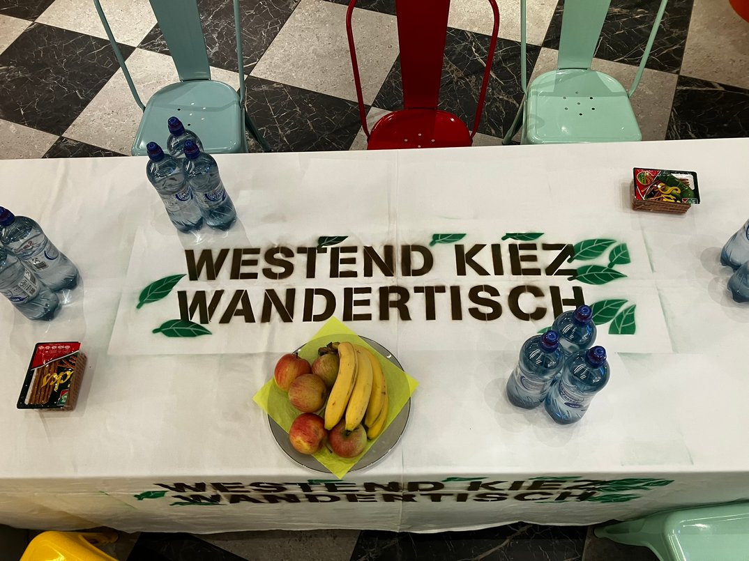 Westend Wohnzimmer im Café Philóxenos