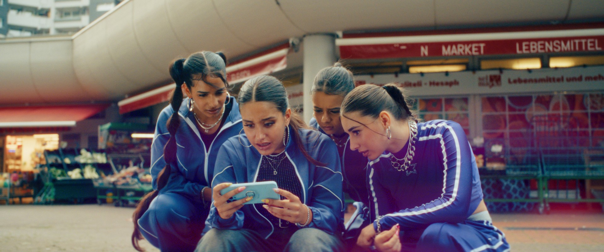 ed85fef-p-313179-print5.jpg - IN München - Das Stadtmagazin Bilder aus Pferd am Stiel