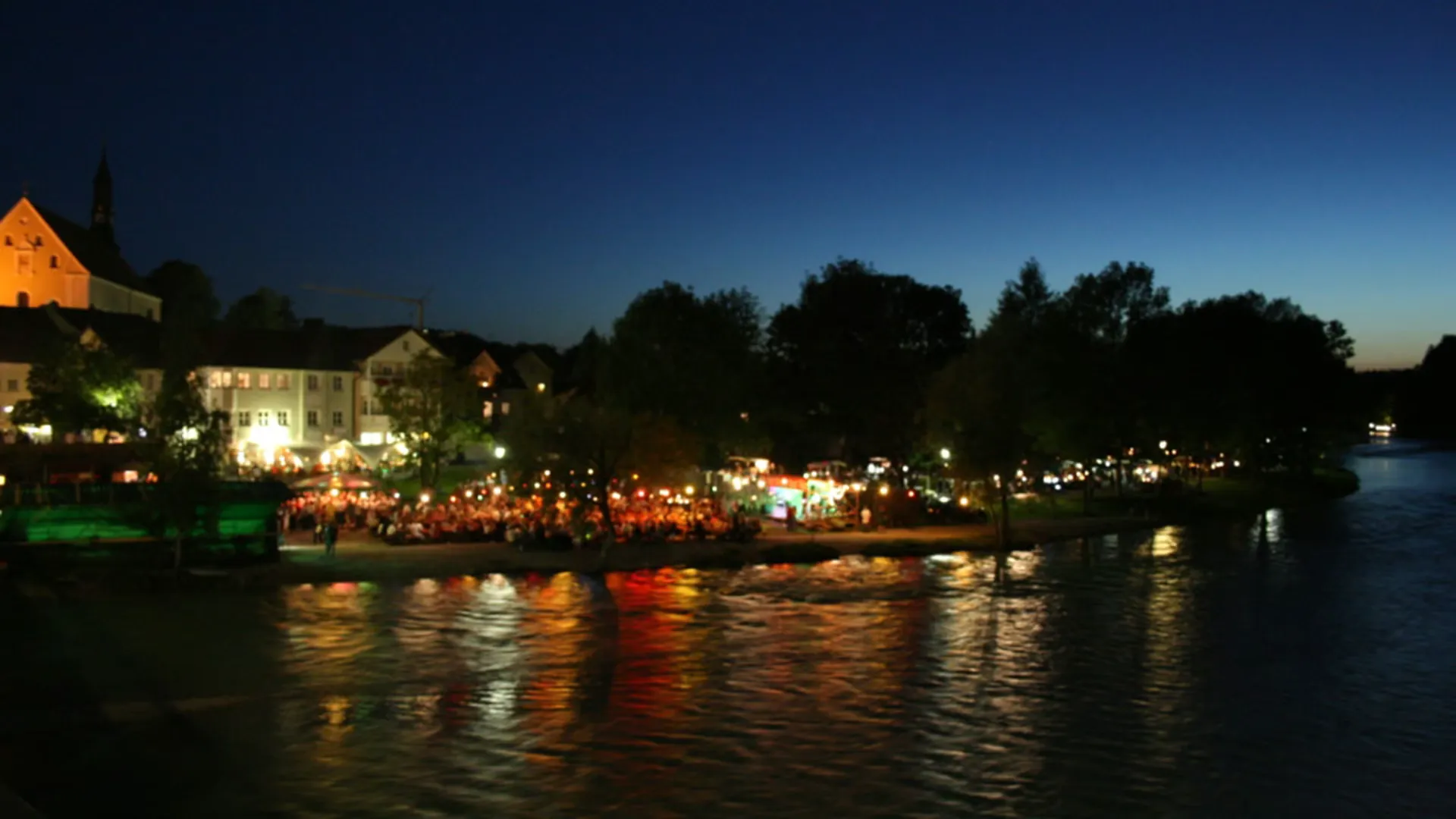 Tölzer Nachtflohmarkt