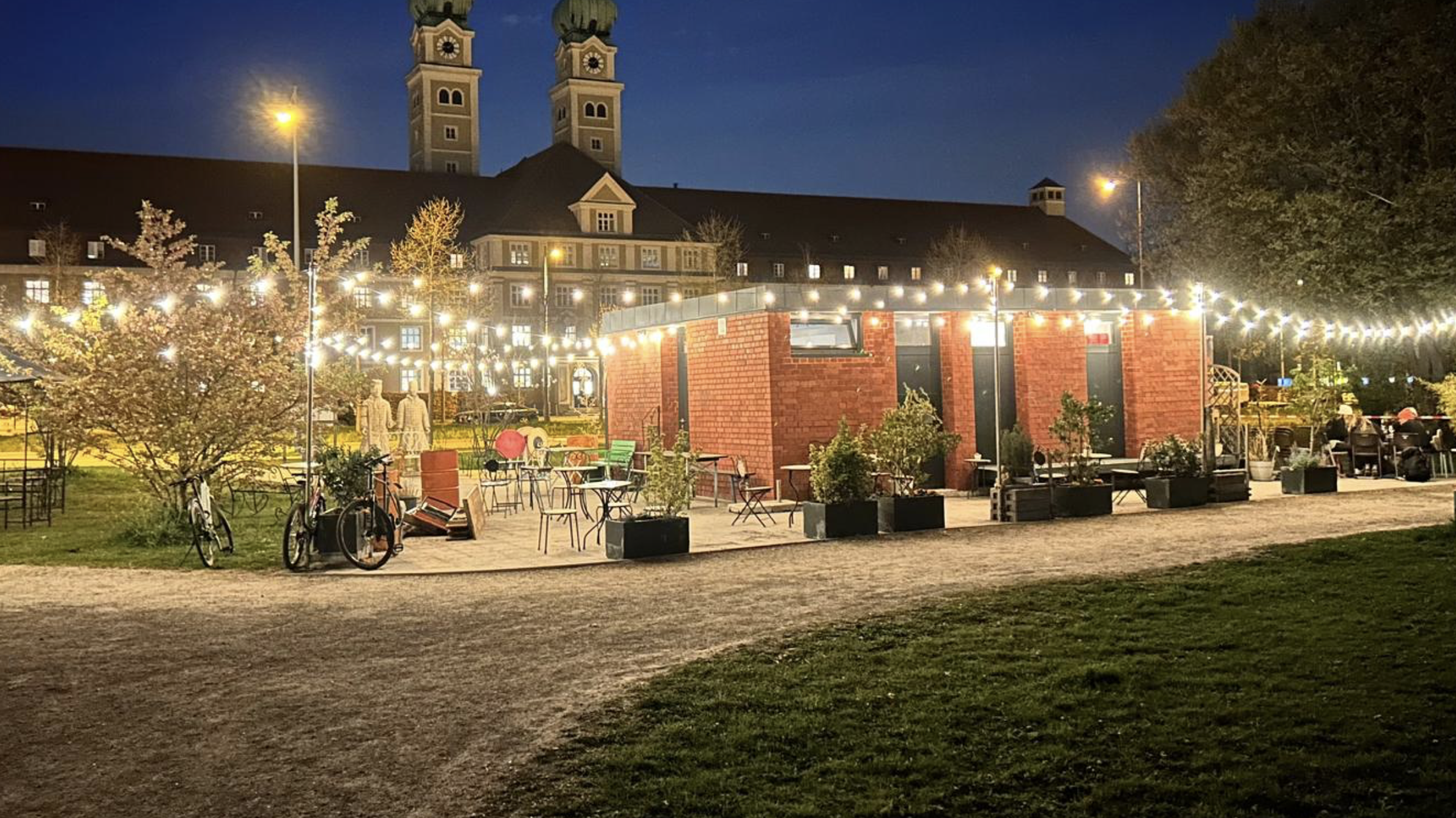 Bildschirmfoto 2026-05-12 um 13.17.37 - IN München - Das Stadtmagazin Café mit Terrasse: Backsteinchen