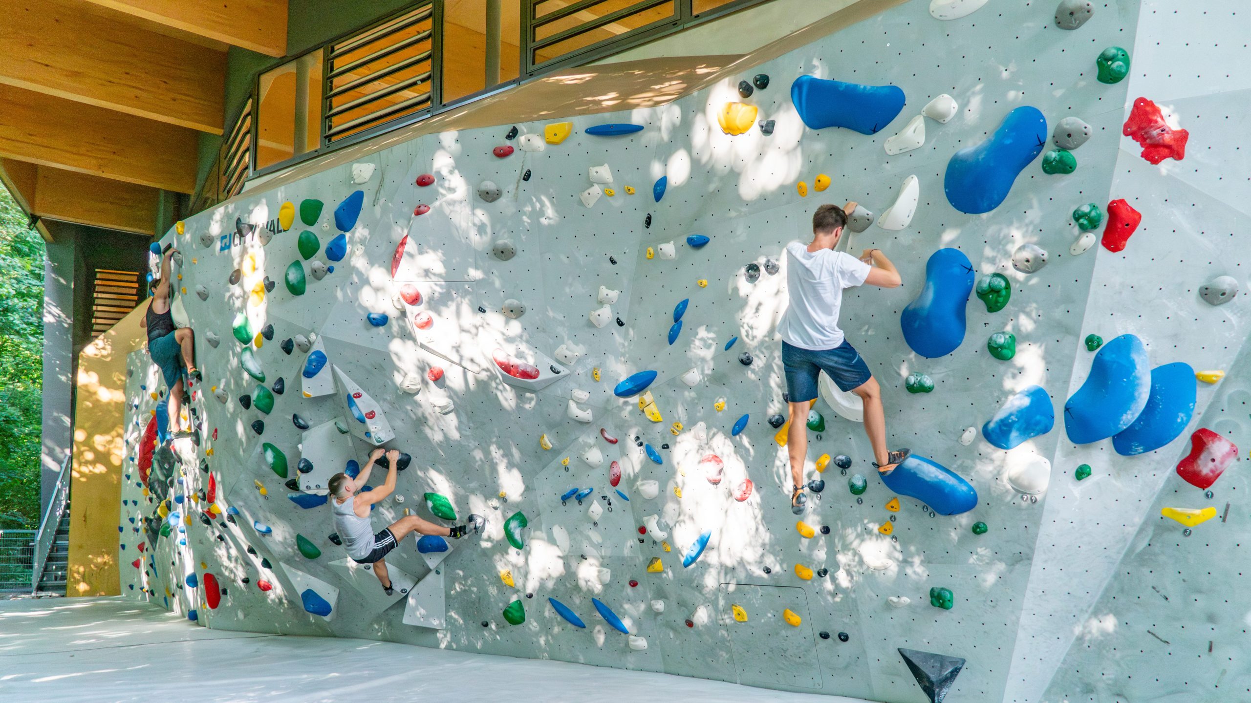 DAV Kletter- und Boulderzentrum München-Süd Claudia Oberbeil - IN München - Das Stadtmagazin Außenbereih im DAV Kletter- und Boulderzentrum München-Süd in Thalkirchen